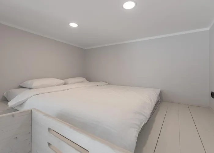 Beautiful Old Town Loft Apartment